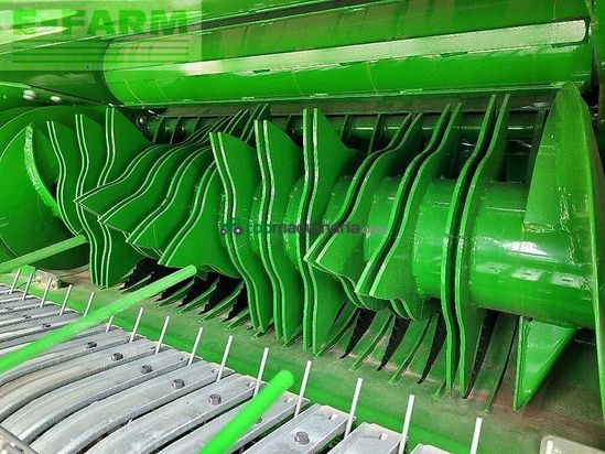 Empacadora gigant - John Deere - v451m