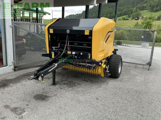 Empacadora gigant - New Holland - roll-bar 120 utility