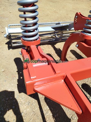 Cultivador - Chisel 15 brazos 