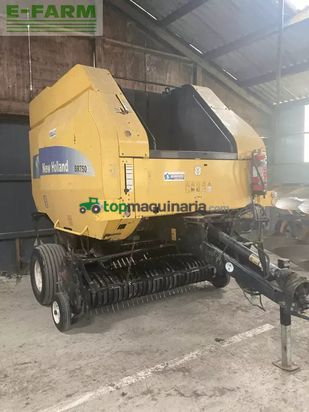 Empacadora gigant - New Holland - br 750 a ficelle autowrap