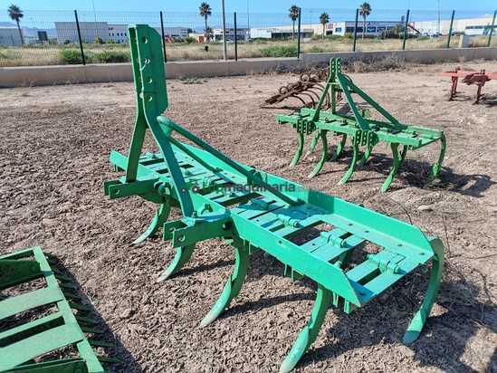 Cultivador agricola de 9 brazos fijos