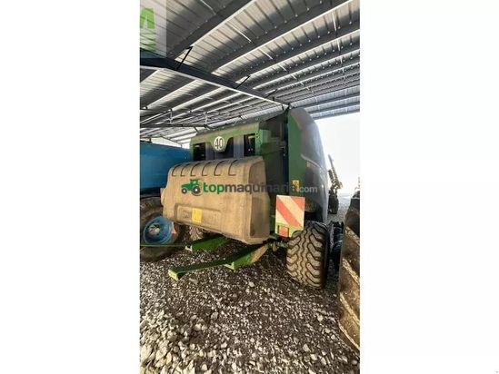 Empacadora gigant - John Deere - v451m