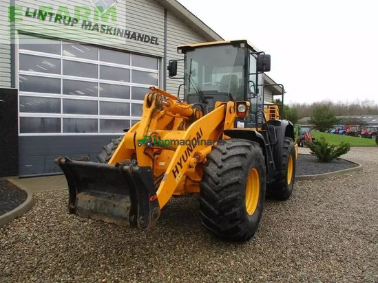 Minicargadora - Hyundai - 757-9a med 620/75r26 traktor hjul montering på