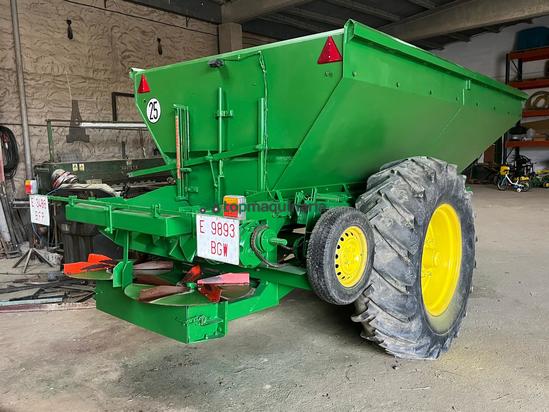 Abonadora arrastrada Rimasa 7000 kgs