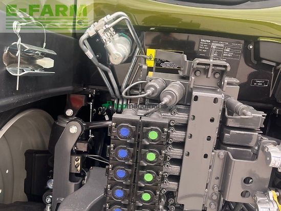 Tractor agrícola - Valtra - t 215d mit rüfa und forstkabine