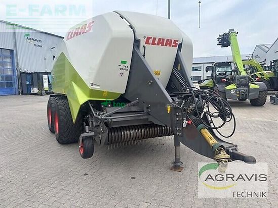 Empacadora gigant - Claas - quadrant 3200 rc