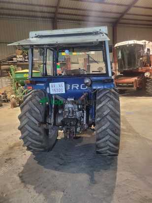 Tractor agrícola - Ebro  6070 con pala leon