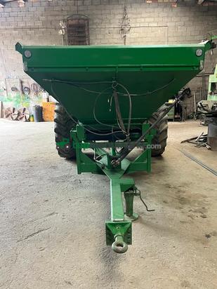 Abonadora arrastrada Rimasa 7000 kgs