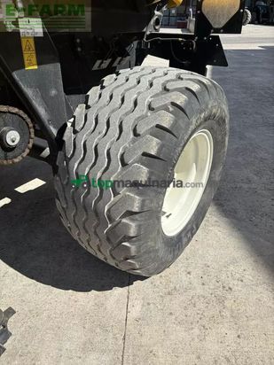 Empacadora gigant - New Holland - rolt belt 180 superfeed