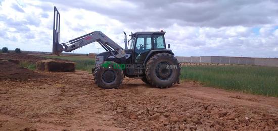 Tractor agrícola - New Holland - M160DT con pala