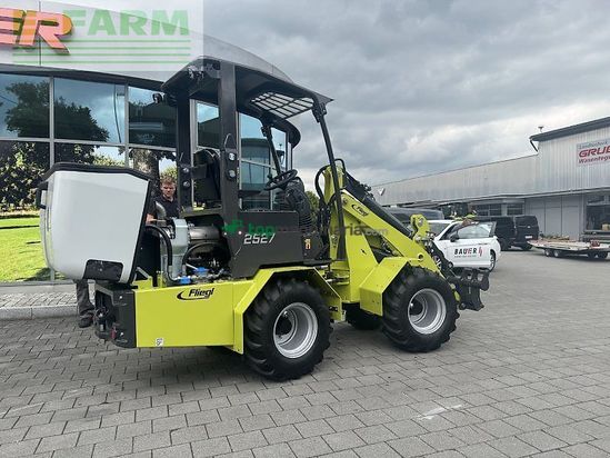 Minicargadora - Fliegl - 25-27 inkl. 3 anbaugeräte