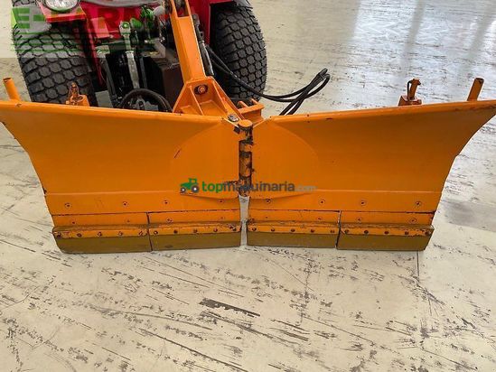Tractor agrícola -  - sp 4400 inkl. schild mit pflug und streuer