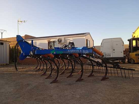 Cultivador en tres filas, 19 brazos en 40x30