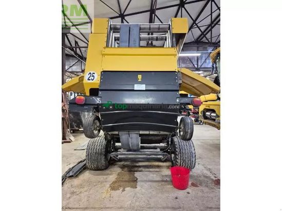 Empacadora gigant - New Holland - br750