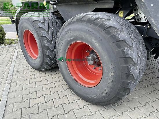 Empacadora gigant - Claas - quadrant 5200 fc tandem