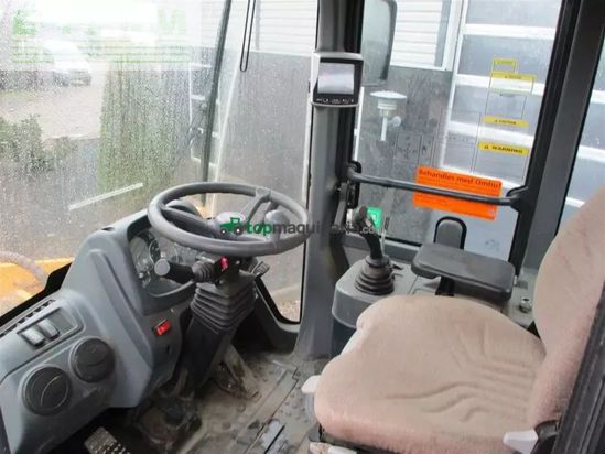 Minicargadora - Hyundai - 757-9a med 620/75r26 traktor hjul montering på