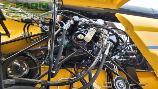 Cosechadora de Cereal - New Holland - cx 8.70 neumaschine