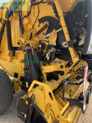 Empacadora gigant - New Holland - roll belt 150
