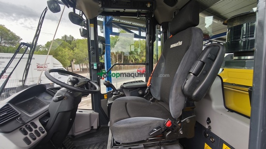 Pala cargadora Komatsu WA270-8