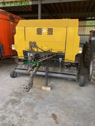 Empacadora gigant - New Holland - br6090