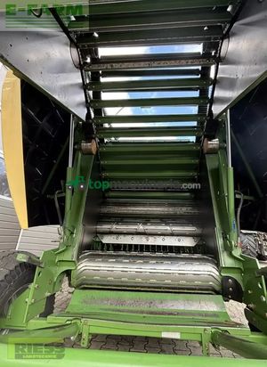 Empacadora gigant - Krone - comprima f 125 xc