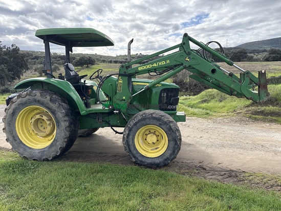 Tractor agrícola - John Deere - 6215 Con Pala