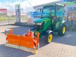 Tractor agrícola - John Deere - 2038r mit schneeschild und streuer