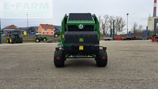 Empacadora gigant - John Deere - V451M