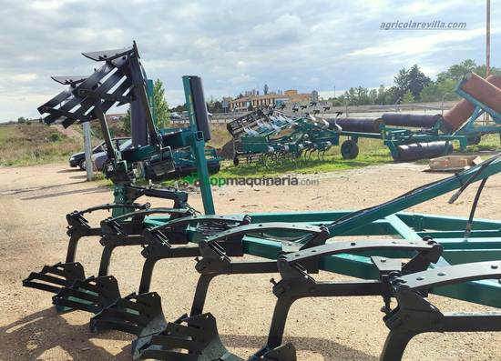 Arado de cohecho de 9 brazos marca Revilla