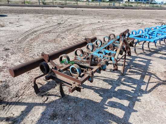 Cultivador agrícola de 13 brazos fijos con rastrillo