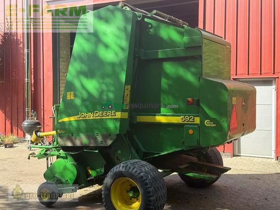 Empacadora gigant - John Deere - 592 hiflow coveredge