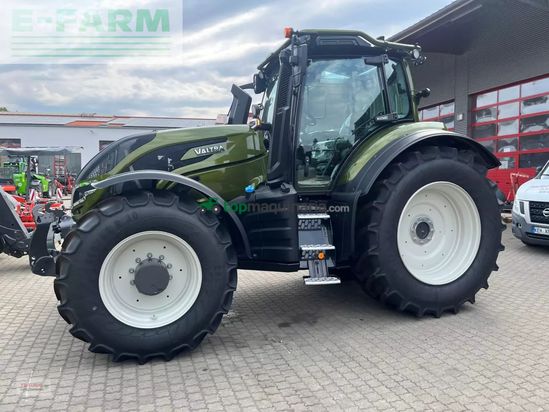 Tractor agrícola - Valtra - t215 d mit rüfa und fk