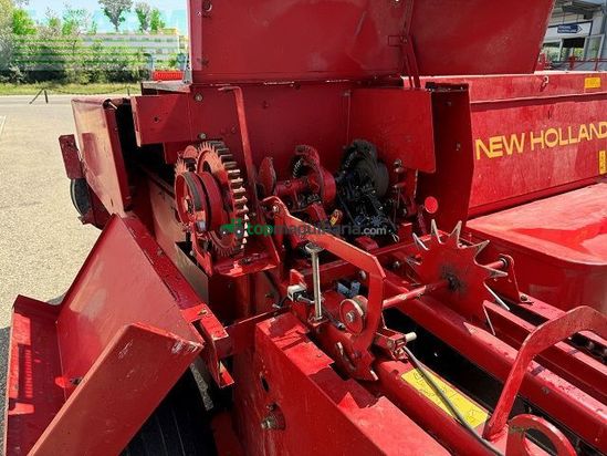 Empacadora gigant - New Holland - 570