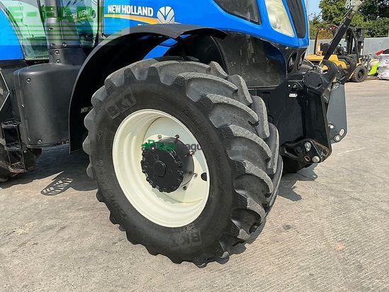 Tractor agrícola - New Holland - t7.245 tractor (st27151)