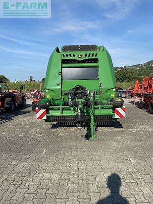 Empacadora gigant - John Deere - v451 m