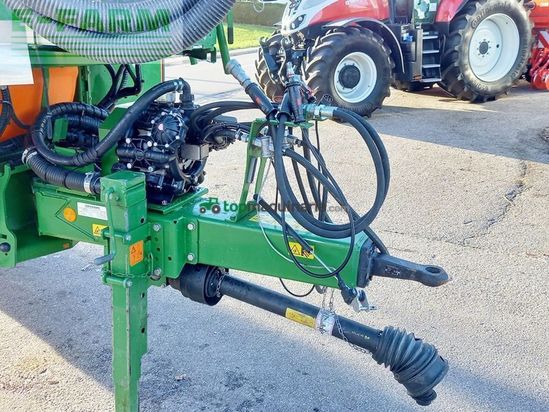 Atomizador - Amazone - ux 3200 special feldspritze gezogen