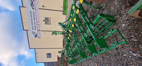 Semichisel cultivador  Gil - Elastómeros 21 brazos con rodillo y rastra