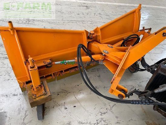 Tractor agrícola -  - sp 4400 inkl. schild mit pflug und streuer