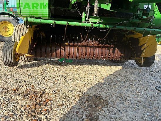 Empacadora gigant - John Deere - 590