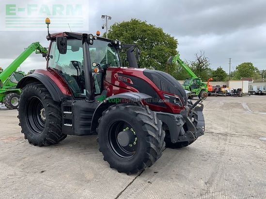 Tractor agrícola - Valtra - t174 versu unlimited tractor (st26322)