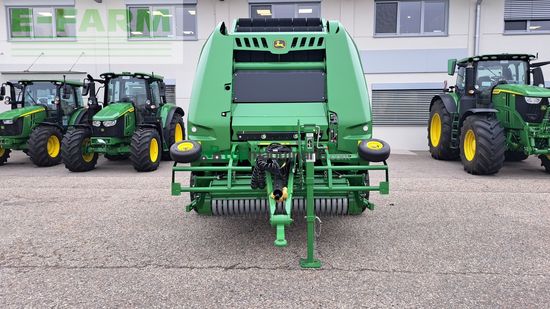Empacadora gigant - John Deere - V451M