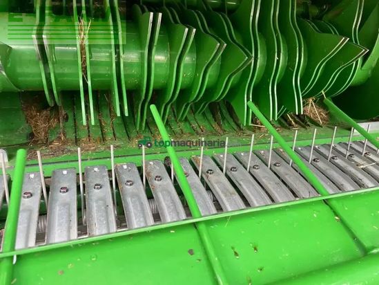 Empacadora gigant - John Deere - v451m