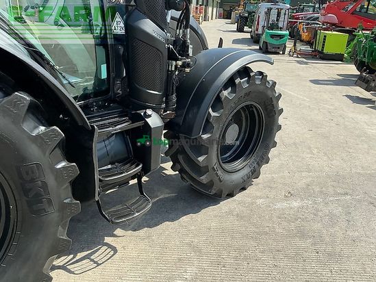 Tractor agrícola - Valtra - n174 unlimited tractor (st27280)