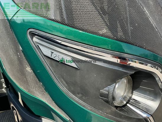 Tractor agrícola - Valtra - t254 versu tractor (st26250)