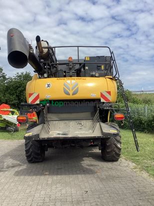 Cosechadora de Cereal - New Holland - CR8080