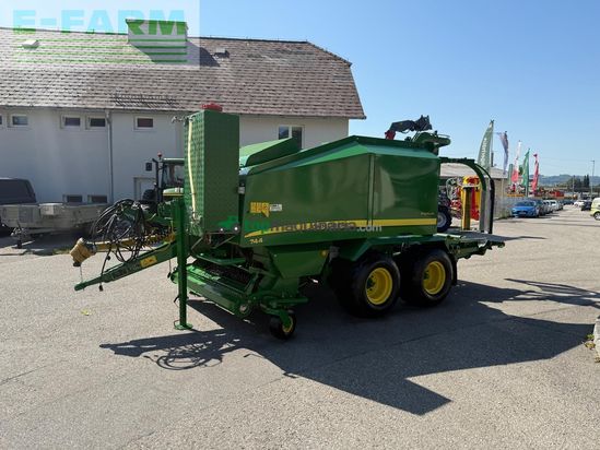 Empacadora gigant - John Deere - 744