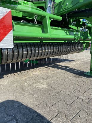 Empacadora gigant - John Deere - v451 m