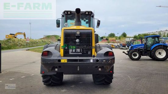 Minicargadora - New Holland - w170d