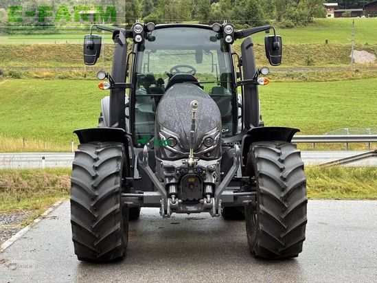 Tractor agrícola - Valtra - g135 v schwarzmetallic