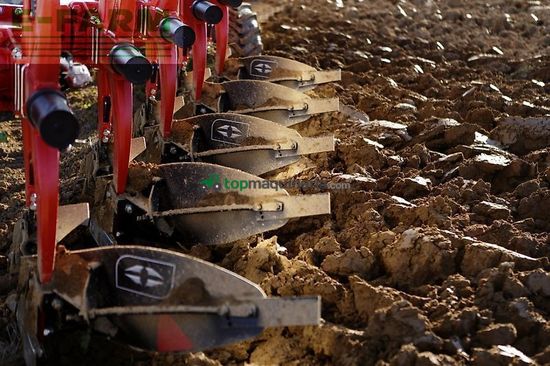 Arado - Gregoire Besson - voyager c80 - 14 (8+1 / 4+1) - on land